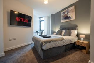 Elegant Leeds City Retreat with Spacious Balcony - 7