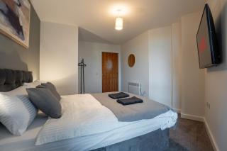 Elegant Leeds City Retreat with Spacious Balcony - 6