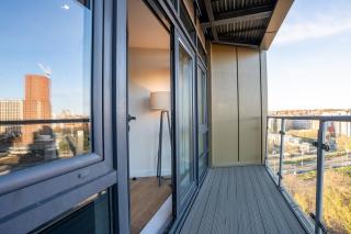 Elegant Leeds City Retreat with Spacious Balcony - 5