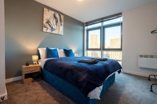 Elegant Leeds City Retreat with Spacious Balcony - 2