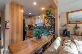 The Ale Arths Retreat for 8 - 5