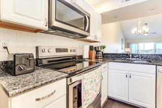 6 Mi to Caspersen Beach! Country Club Condo - 2