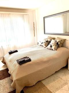 Zentral neben Kongresszentrum & Hallenbad, tolles WIFI, Netflix, top ausgestattet - Ferienwohnung Gian - 7