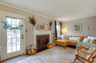 Tranquil Townhouse Retreat with Deck in Germantown! - 5