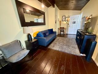 Sunset Haven: Lakeside Charm in Ocean Beach - 0