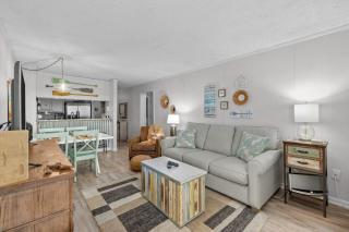 Direct Beach Access. Pets welcome. Oceanfront Condo with Pool - Stunning Views - 1