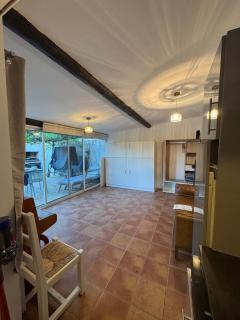 Studio with pool and quiet, non-shared garden, 1 lit double - 3