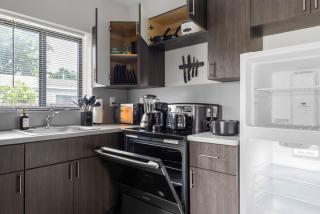 Unit 1 Cozy 1BR Apt with Parking - 4