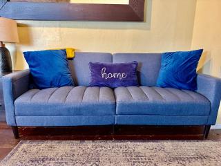 Sunset Haven: Lakeside Charm in Ocean Beach - 7