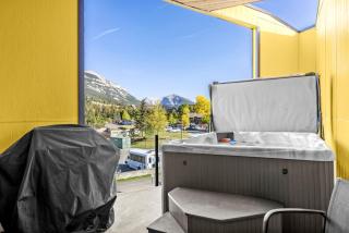 4BR Luxury Mountain Retreat Private HotTub Sleeps 17 - 5