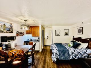 Sierra Pines Condo - Inside Yosemite - Sleeps 4 - 9