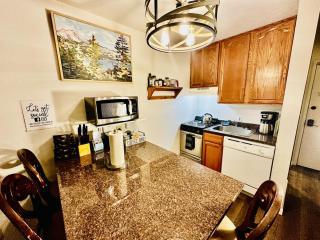 Sierra Pines Condo - Inside Yosemite - Sleeps 4 - 8
