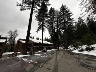 Sierra Pines Condo - Inside Yosemite - Sleeps 4 - 2