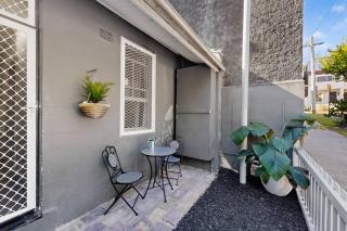 Charming Waterloo Terrace - 1