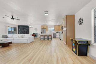 Newly Renovated 3BR with Arcade Machine and Parking - 4