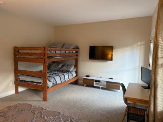 Massive LUX 3BR Ski ON/OFF Condo on MTN.Sleeps 12! - 6