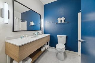 Comfort Suites - Near the Galleria - 7