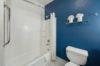 Comfort Suites - Near the Galleria - 0