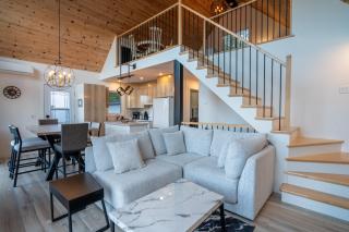 Lake and Pool table - The Dorchester - 2