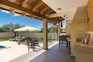 Beeindruckende Luxusvilla Mit Beheiztem Privatpool - 4