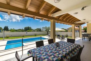 Beeindruckende Luxusvilla Mit Beheiztem Privatpool - 5