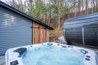 Lake and Pool table - The Dorchester - 8