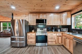 New Management Stay Wild Luxury Cabin Epic Mountain Views Hot Tub and Game Rooms - 2