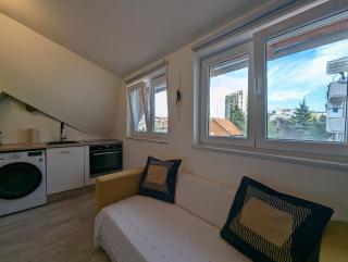 Steep Climb To Stork's Nest - 0