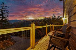 New Management Stay Wild Luxury Cabin Epic Mountain Views Hot Tub and Game Rooms - 6