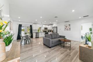 Lakeside Vacation Home - 7