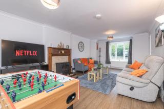 New Comfy 4BR House, Driveway Park, Games - 0