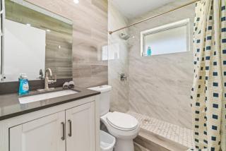 Lakeside Vacation Home - 2