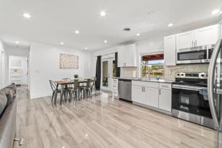 Lakeside Vacation Home - 5