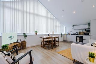 Ideal for long term stays, FREE parking, sleeps 4! - 8