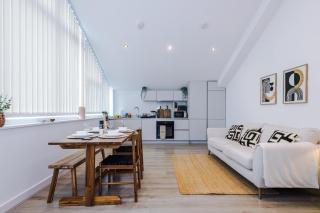 Ideal for long term stays, FREE parking, sleeps 4! - 9