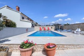 Wohnung In Fažana Mit Gemeinsamem Pool Und Garten - 4