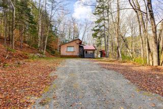 4 Mi to Stratton Mountain Resort! Cabin with Hot Tub - Stocker Acres - 8