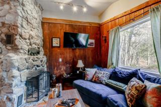 4 Mi to Stratton Mountain Resort! Cabin with Hot Tub - Stocker Acres - 6