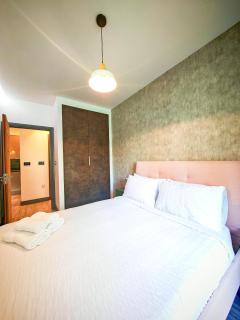 Cozy Retreat Near Downtown with Parking - 8