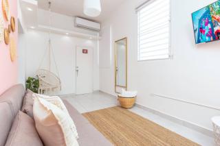 Centric, Spacious, Stylish Miramar Unit, Sleeps 4 - San Juan - 0