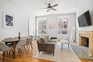 Sun-Filled Brownstone Apt in Prime Chelsea - New York - 0