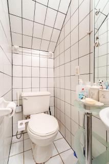 Studio Apartment in Casa, semi-bsmt - 1