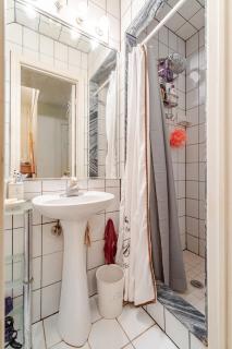 Studio Apartment like semi-bsmt in Casa - 4