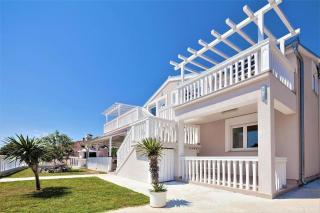 Ferienwohnung mit jacuzzi in Villa mit Garten und Parkplatz - b51847 - 0