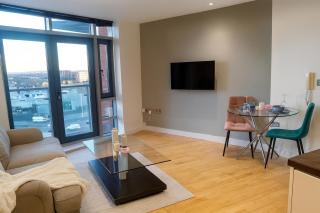 Modern 1BR - Leeds City Centre - Balcony Views - 9