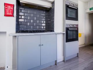 Woodhouse Lodge Room 2 - 7