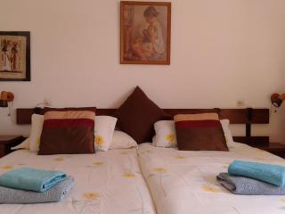 Geräumiges, Strandnahes Ferienhaus Mit Garten - 1