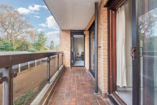 Stylish 2BDR Flat with Balcony and Parking Bromley - 4