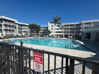 Gorgeous Island Beach Club Condo BRAND NEW - 9