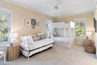 GD77: 77 Governor's Drive - 9